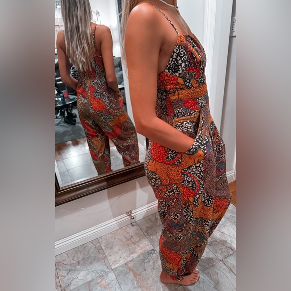 Linen blend jumpsuit. Adjustable straps. tags attached. Vintage. stretchy top. - Picture 3 of 6